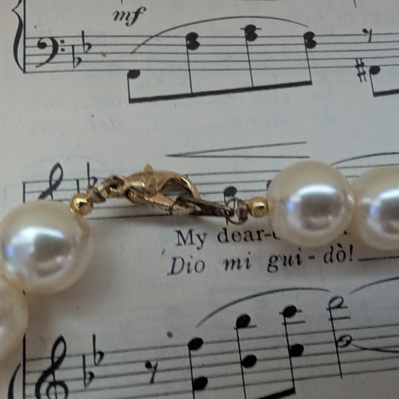 Vintage Faux Pearl Necklace - Picture 8 of 16